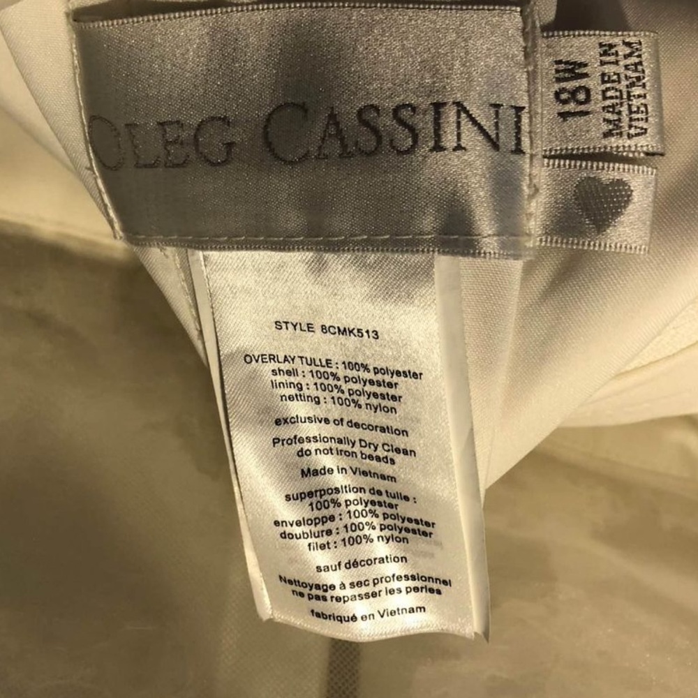 Short oleg cassini cap sleeve illusion wedding dress - Picture 6 of 6